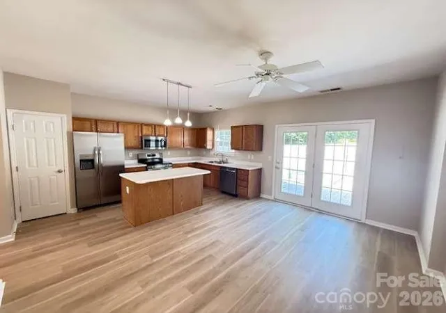 Photo 2 of Townhouse for sale at 18629 Shawnee Ridge Rd, Cornelius, NC 28031 | MLS# 4396328 | Listing updated on 2026-09-05
