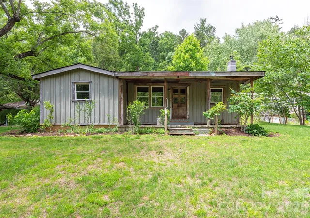 Homes for sale in Asheville, NC | 80 Webb Cove Rd, Asheville, NC 28804 | MLS# 4396343