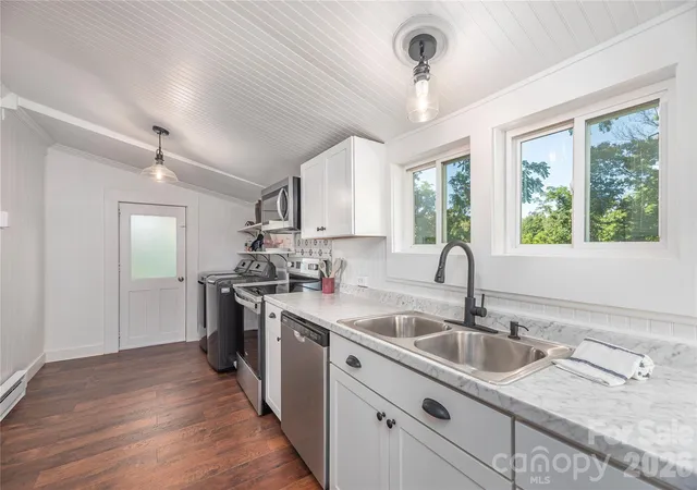 Photo 3 of Single family home for sale at 261 Star Ridge Rd, Canton, NC 28716 | MLS# 4396365 | Listing updated on 2026-10-22
