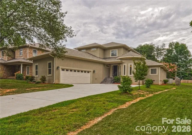 Photo 1 of Single family home for sale at 10136 Fairlea Dr, Charlotte, NC 28269 | MLS# 4396376 | Listing updated on 2026-06-24