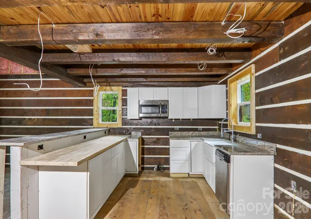 Photo 2 of Single family home for sale at 5 Marion Dr, Maggie Valley, NC 28751 | MLS# 4396408 | Listing updated on 2026-10-16