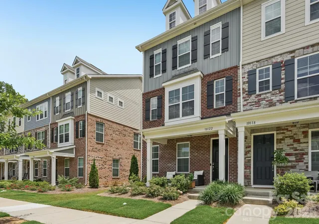 Photo 2 of Townhouse for sale at 10122 Hemingway Pl, Charlotte, NC 28227 | MLS# 4396419 | Listing updated on 2026-08-30