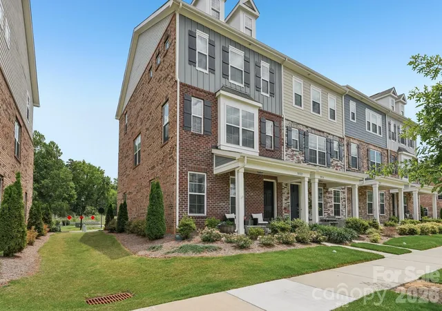 Photo 3 of Townhouse for sale at 10122 Hemingway Pl, Charlotte, NC 28227 | MLS# 4396419 | Listing updated on 2026-08-30