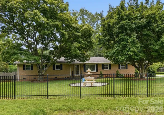 Photo 1 of Single family home for sale at 6108 Mallard Dr, Charlotte, NC 28227 | MLS# 4396420 | Listing updated on 2026-08-17