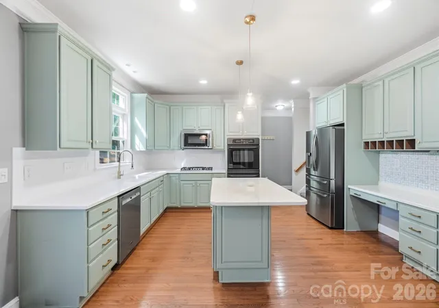 Photo 3 of Single family home for sale at 9915 Nicole Ln, Charlotte, NC 28269 | MLS# 4396423 | Listing updated on 2026-08-18