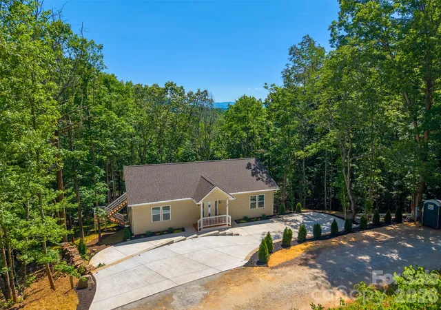Homes for sale in Franklin, NC | 88 Foxwood Dr, Franklin, NC 28734 | MLS# 4396424