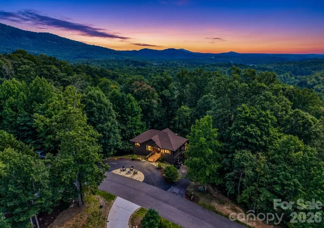 Photo 3 of Single family home for sale at 274 Hawks Nest Trl, Lake Lure, NC 28746 | MLS# 4396440 | Listing updated on 2026-09-03