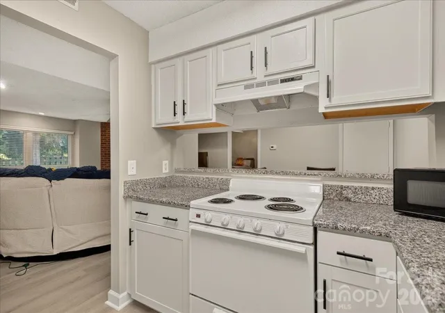 Listing Photo 5 - Condo for sale in building located at 1608 Sharon Rd W, Charlotte, NC 28210 - Unit #47