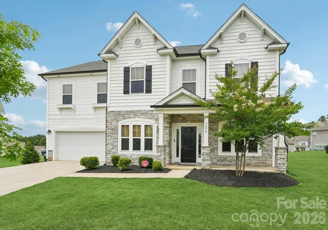 Photo 2 of Single family home for sale at 7674 Fenn Way, Fort Mill, SC 29707 | MLS# 4396473 | Listing updated on 2026-10-04
