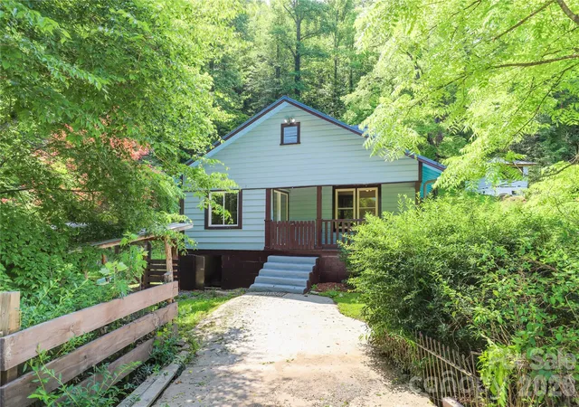 Photo 2 of Single family home for sale at 435 Mountain Cvs Rd, Marshall, NC 28753 | MLS# 4396478 | Listing updated on 2026-08-28