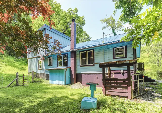 Photo 4 of Single family home for sale at 435 Mountain Cvs Rd, Marshall, NC 28753 | MLS# 4396478 | Listing updated on 2026-08-28