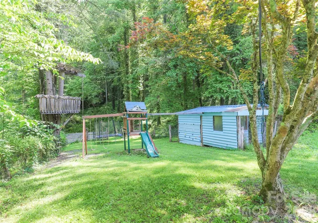 Photo 5 of Single family home for sale at 435 Mountain Cvs Rd, Marshall, NC 28753 | MLS# 4396478 | Listing updated on 2026-08-28