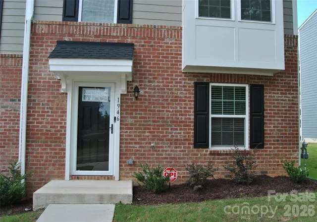 Photo 3 of Townhouse for sale at 1946 Tupelo Grv Ln, Gastonia, NC 28054 | MLS# 4396480 | Listing updated on 2026-08-14