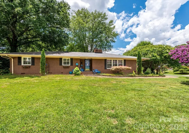 Photo 1 of Single family home for sale at 1300 Bevis Dr, Charlotte, NC 28209 | MLS# 4396482 | Listing updated on 2026-07-02