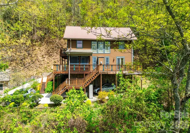 Photo 1 of Single family home for sale at 1602 Forest Run Rd, Whittier, NC 28789 | MLS# 4396526 | Listing updated on 2026-07-26