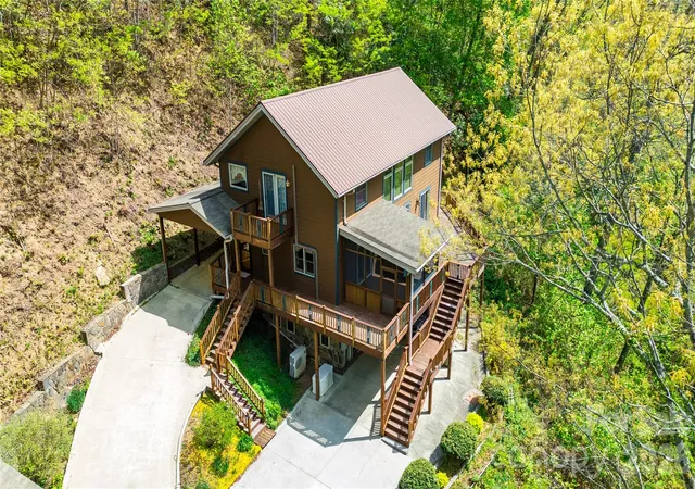 Photo 2 of Single family home for sale at 1602 Forest Run Rd, Whittier, NC 28789 | MLS# 4396526 | Listing updated on 2026-07-26