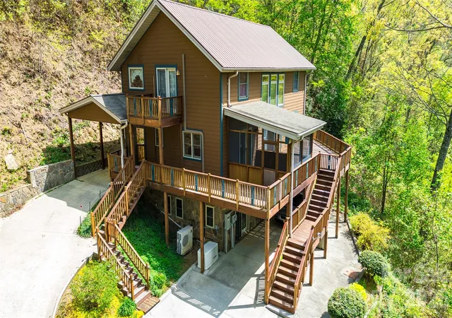 Photo 3 of Single family home for sale at 1602 Forest Run Rd, Whittier, NC 28789 | MLS# 4396526 | Listing updated on 2026-07-26