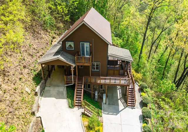Photo 4 of Single family home for sale at 1602 Forest Run Rd, Whittier, NC 28789 | MLS# 4396526 | Listing updated on 2026-07-26