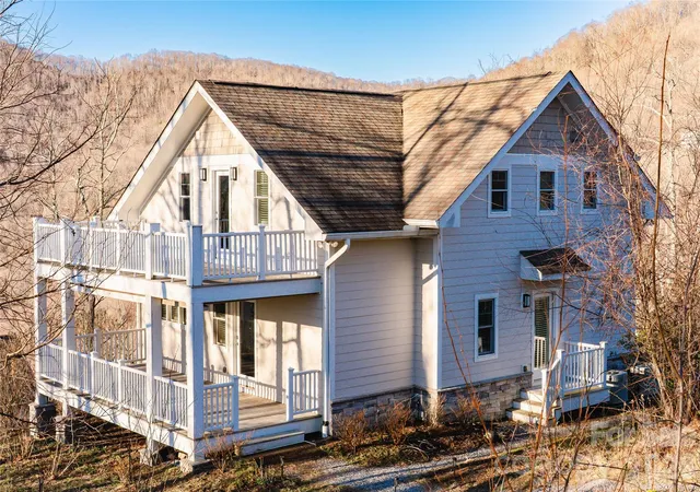 1st image of 11 Lila Ln, Clyde, NC 28721 | MLS# 4396540