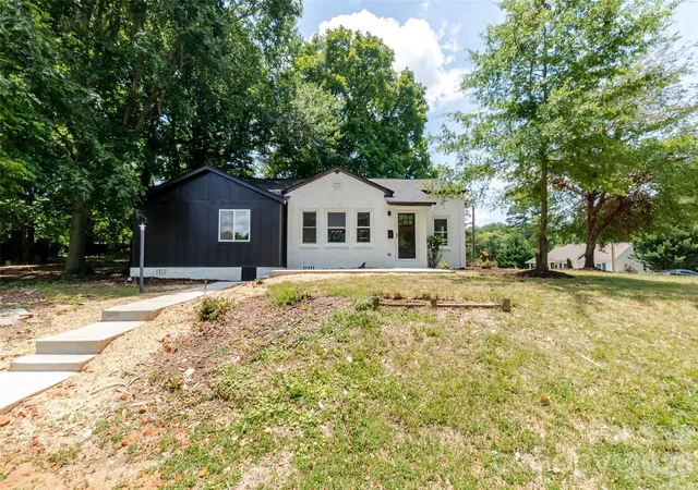 Photo 3 of Single family home for sale at 1501 Mccormick Ave, Gastonia, NC 28054 | MLS# 4396541 | Listing updated on 2026-09-16