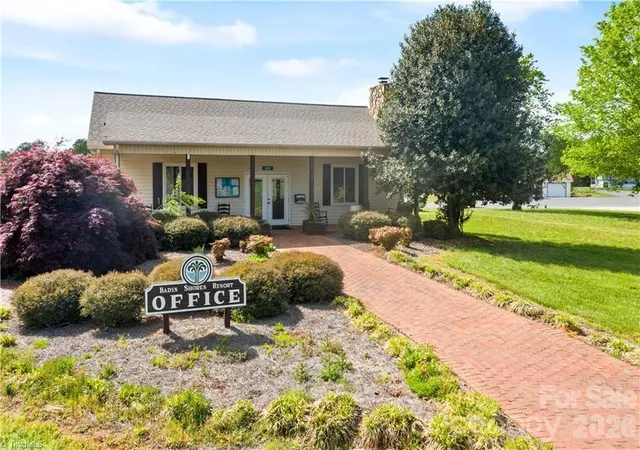 Homes for sale in New London, NC | 113 Lake View Dr, New London, NC 28127 | MLS# 4396569