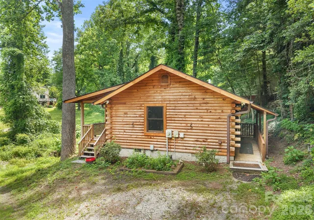 Homes for sale in Saluda, NC | 549 Henderson St, Saluda, NC 28773 | MLS# 4396571