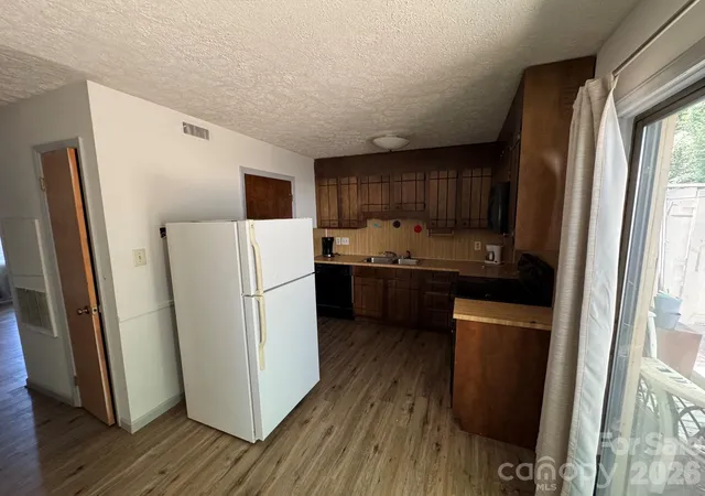 4th image of 224 14th Ave Se #D, Hickory, NC 28602 | MLS# 4396582