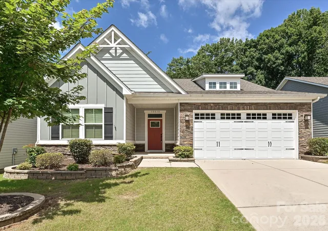 1st image of 10038 Lilac Ct, Charlotte, NC 28215 | MLS# 4396585