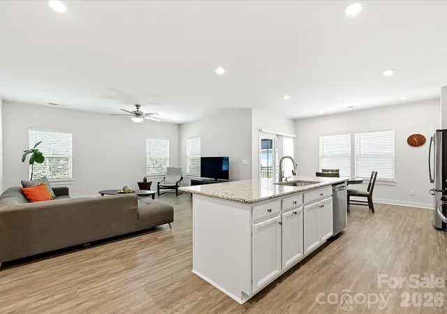 3rd image of 10038 Lilac Ct, Charlotte, NC 28215 | MLS# 4396585