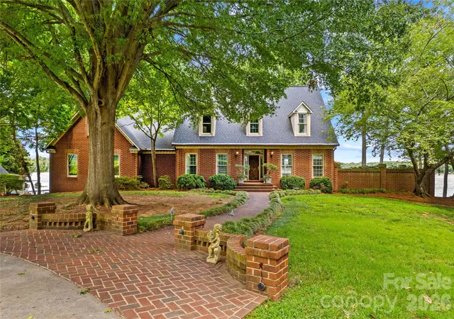 Photo 4 of Single family home for sale at 810 Fox Holw Ln, Salisbury, NC 28146 | MLS# 4396610 | Listing updated on 2026-09-04