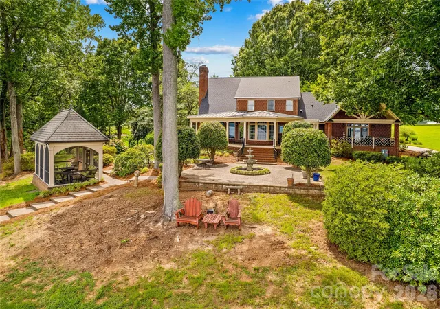 Photo 5 of Single family home for sale at 810 Fox Holw Ln, Salisbury, NC 28146 | MLS# 4396610 | Listing updated on 2026-09-04