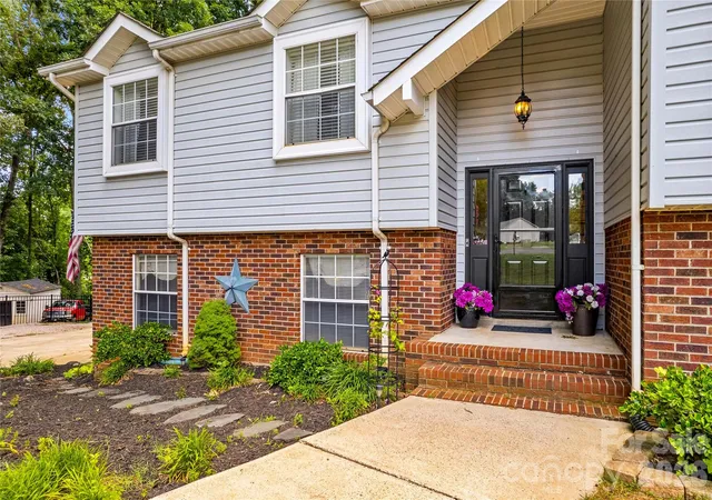 Photo 2 of Single family home for sale at 135 Chapel Ct, Salisbury, NC 28147 | MLS# 4396622 | Listing updated on 2026-09-19