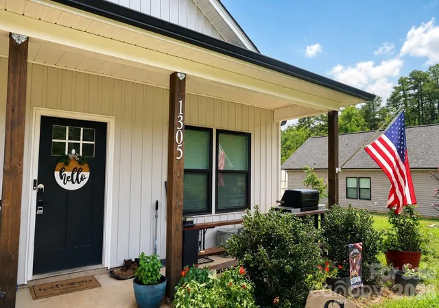 Photo 3 of Single family home for sale at 1305 Scout Rd, Salisbury, NC 28146 | MLS# 4396625 | Listing updated on 2026-08-02