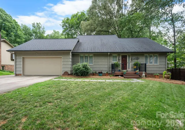 2nd image of 446 17th Avenue Dr Ne, Hickory, NC 28601 | MLS# 4396658