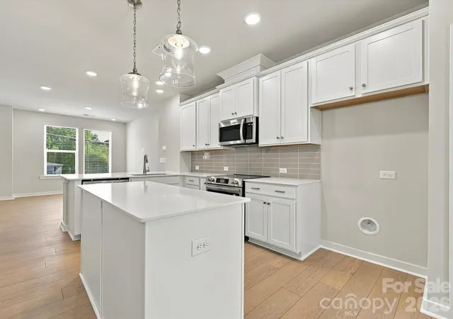 Photo 1 of Townhouse for sale at 3948 Craig Ave, Charlotte, NC 28211 | MLS# 4396672 | Listing updated on 2026-10-16