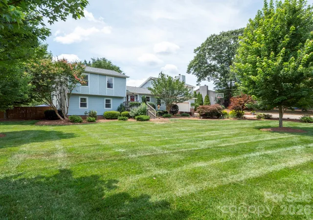 Photo 4 of Single family home for sale at 1641 Brook Dr, Fort Mill, SC 29708 | MLS# 4396674 | Listing updated on 2026-09-03