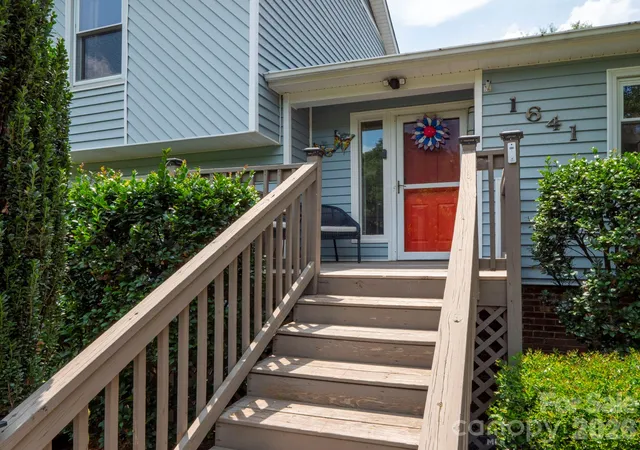 Photo 2 of Single family home for sale at 1641 Brook Dr, Fort Mill, SC 29708 | MLS# 4396674 | Listing updated on 2026-10-17