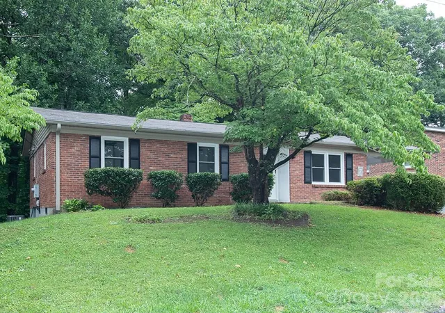 Photo 3 of Single family home for sale at 7 Brookshire St Ext, Asheville, NC 28803 | MLS# 4396691 | Listing updated on 2026-09-21