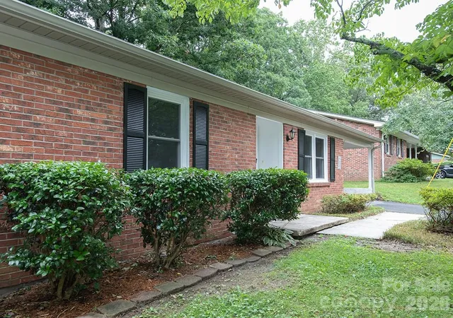 Photo 3 of Single family home for sale at 7 Brookshire St Ext, Asheville, NC 28803 | MLS# 4396691 | Listing updated on 2026-09-21
