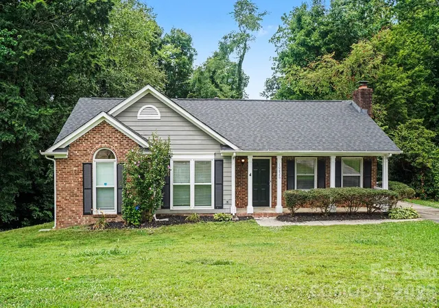 Photo 1 of Single family home for sale at 10826 Hunters Tr Ct, Charlotte, NC 28262 | MLS# 4396694 | Listing updated on 2026-08-13