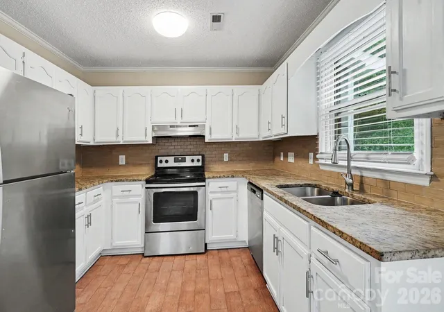 Photo 4 of Single family home for sale at 10826 Hunters Tr Ct, Charlotte, NC 28262 | MLS# 4396694 | Listing updated on 2026-10-01