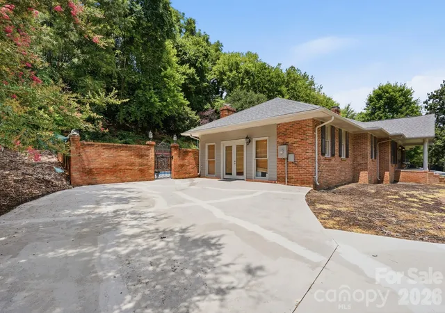 Photo 3 of Single family home for sale at 185 Hillcrest Ave Se, Concord, NC 28025 | MLS# 4396702 | Listing updated on 2026-08-23
