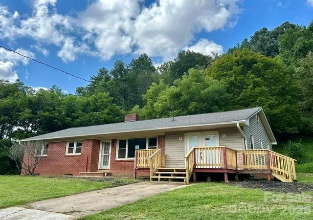 Photo 2 of Single family home for sale at 169 Double Is Rd, Burnsville, NC 28714 | MLS# 4396716 | Listing updated on 2026-08-31