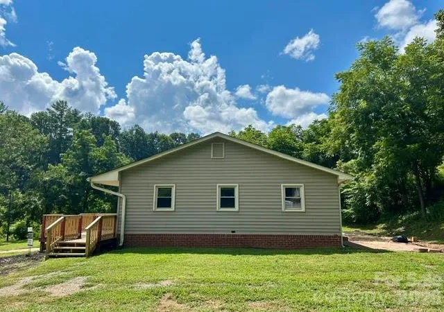 Photo 3 of Single family home for sale at 169 Double Is Rd, Burnsville, NC 28714 | MLS# 4396716 | Listing updated on 2026-08-31
