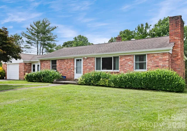 3rd image of 49 Hickory Tree Rd, Asheville, NC 28805 | MLS# 4396718