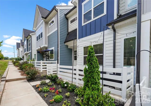 2nd image of 115 Forest Lake Blvd #B, Mooresville, NC 28117 | MLS# 4396738