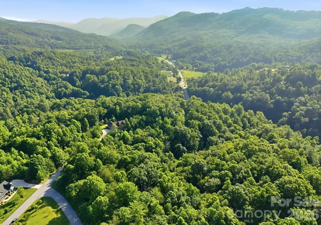 Homes for sale in Hendersonville, NC | 17 Sunny Morning Ct, Hendersonville, NC 28792 | MLS# 4396754