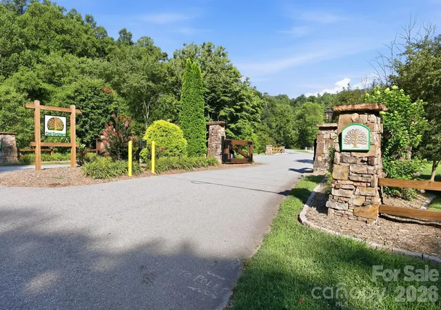 Homes for sale in Hendersonville, NC | 17 Sunny Morning Ct, Hendersonville, NC 28792 | MLS# 4396754