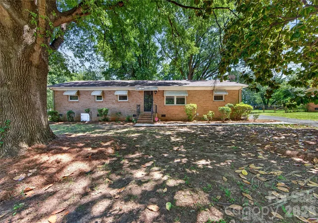 Single family home for sale at 4400 Hamilton Cir, Charlotte, NC 28216 | MLS# 4396765
