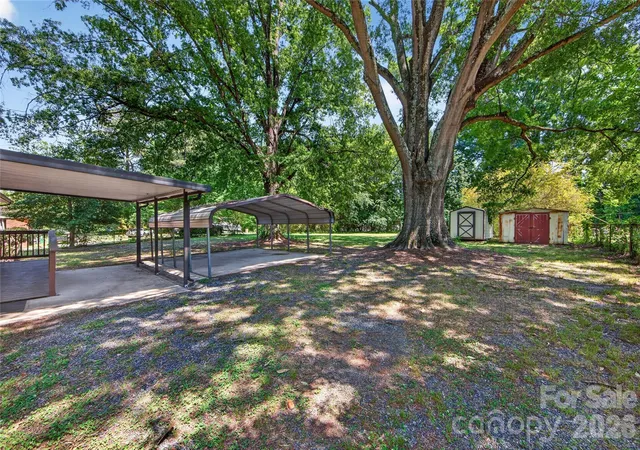 Photo 2 of Single family home for sale at 4400 Hamilton Cir, Charlotte, NC 28216 | MLS# 4396765 | Listing updated on 2026-10-01